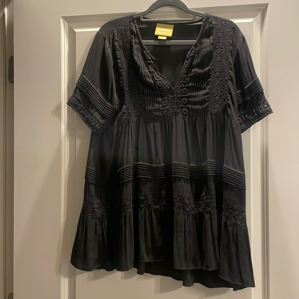 Maeve Anthropologie Black Babydoll Crochet Tiered Boho Short Sleeve Size Medium.